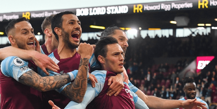 我留下！队报：海斯昨日向尼斯全队宣布将继续执教球队