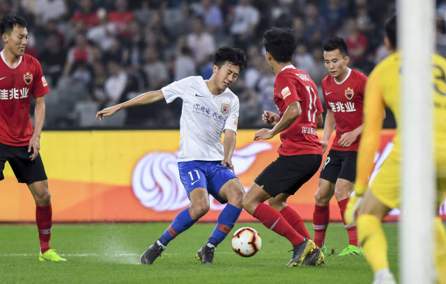 文班表现挣扎！马刺主帅：是我们整体表现挣扎，不是个人问题（文班遭遇低潮，马刺主帅：困境在于全队表现，并非个人问题）