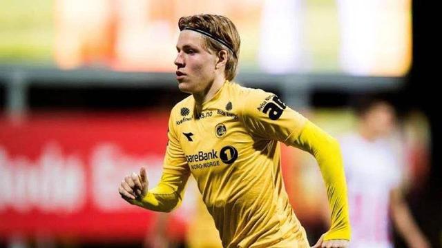 球员：我就轻轻一抬腿